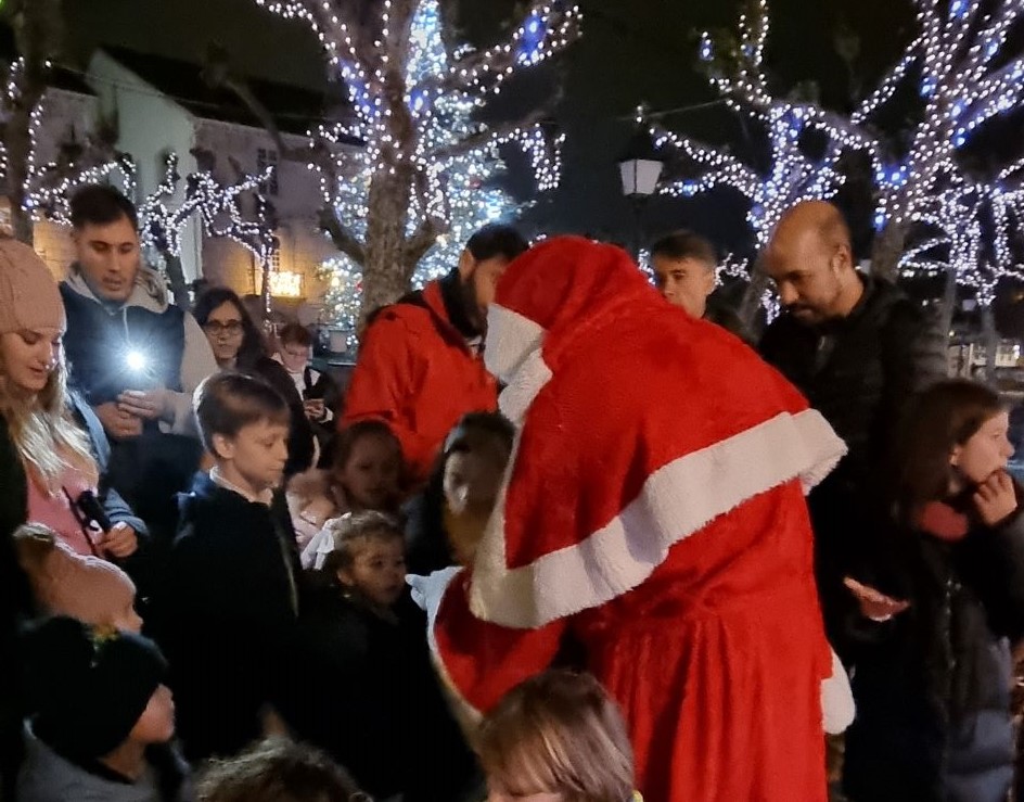 Le père Noël débute sa tournée dans les quartiers le samedi 9 décembre